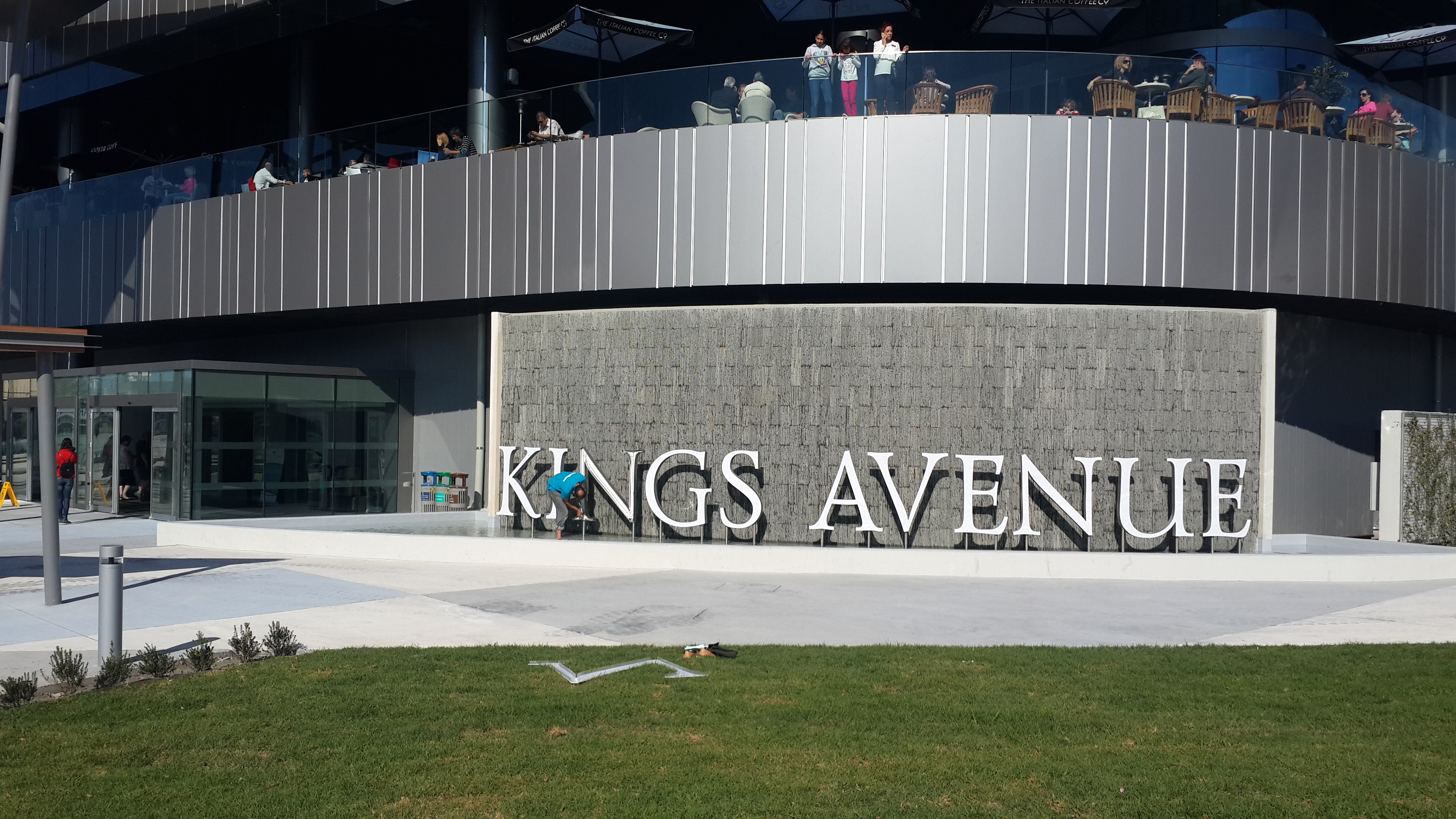 Kigns Avenue Mall Signs